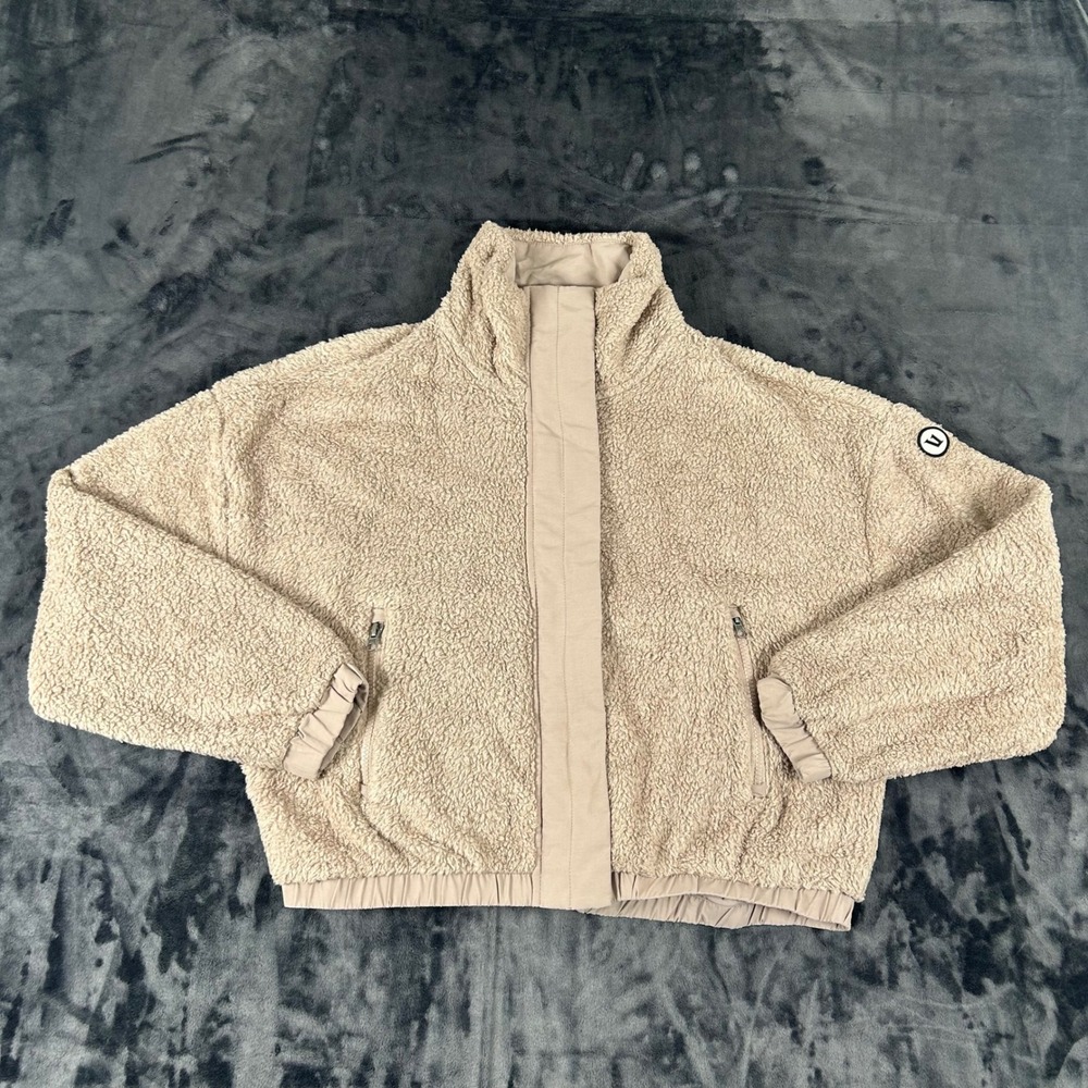Vuori Sherpa Fleece Jacket Mens Medium Tan Beige Full Zip Alpine Cozy 3616